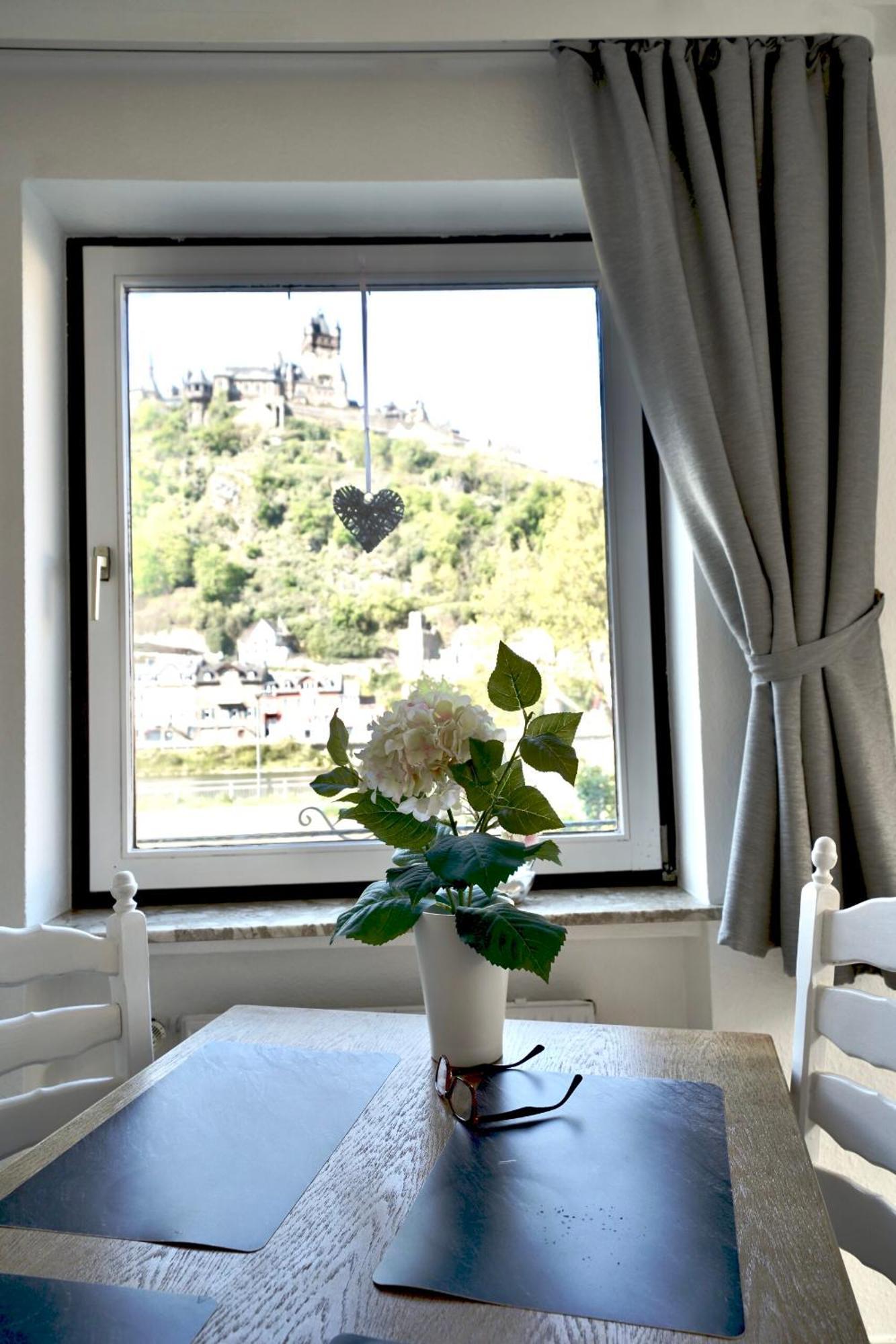 Apartments Haus Daniela Кохем Стая снимка